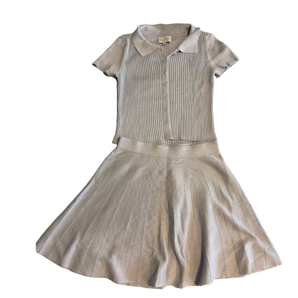 Pink Rose Knit Light Blue Collared Top & Pleated Skirt Set – Sz M